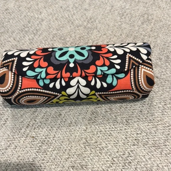 Vera Bradley Glasses Case with Bold Design - Picture 1 of 2